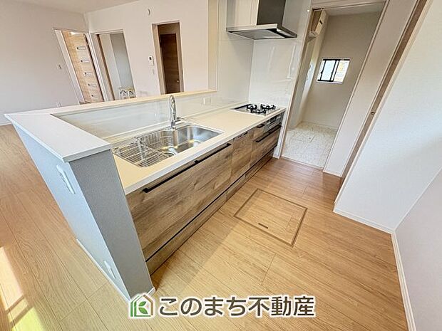 人気の対面式キッチン☆料理をしながらご家族とコミュニケーションが取れます♪