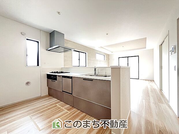 同社施工物件写真。※建具やフローリング、その他仕様が異なる場合がございます。