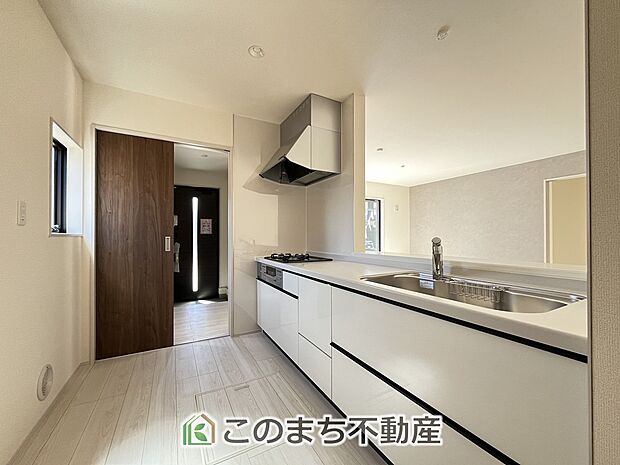 同社施工物件写真。※建具やフローリング、その他仕様が異なる場合がございます。
