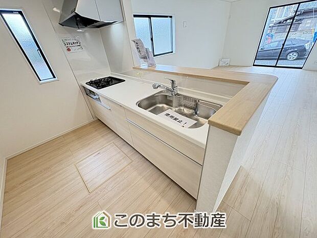 人気の対面式キッチン☆料理をしながらご家族とコミュニケーションが取れます♪