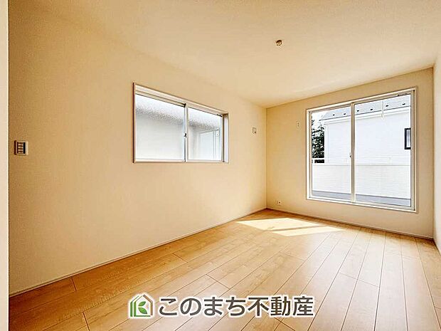 【洋室】南向きで陽当たりの良い洋室♪風通しもよく快適です☆