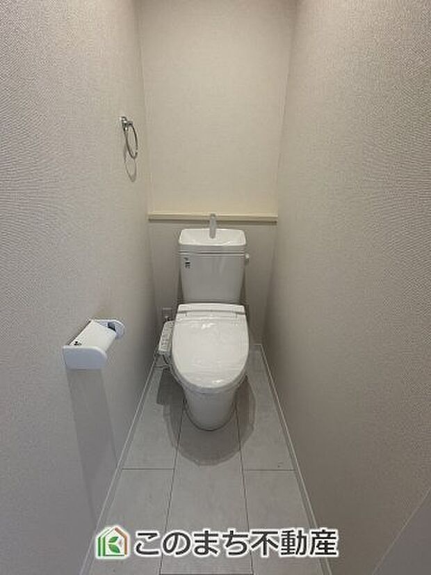 【トイレ】同社施工物件写真。※建具やフローリング、その他仕様が異なる場合がございます。