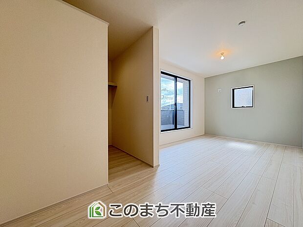 【洋室】南向きで陽当たりの良い洋室♪風通しもよく快適です☆