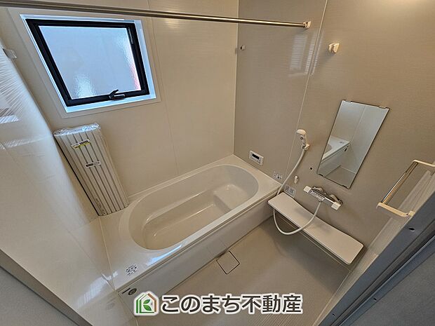 【風呂】お風呂はゆったり足を伸ばして入浴可能な一坪サイズ☆