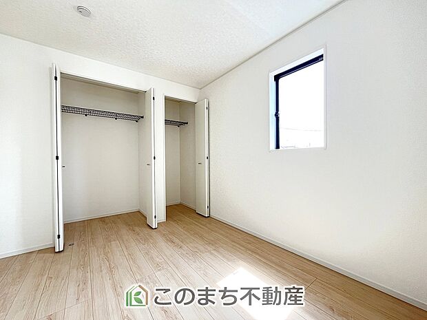 【洋室】同社施工物件写真。※建具やフローリング、その他仕様が異なる場合がございます。