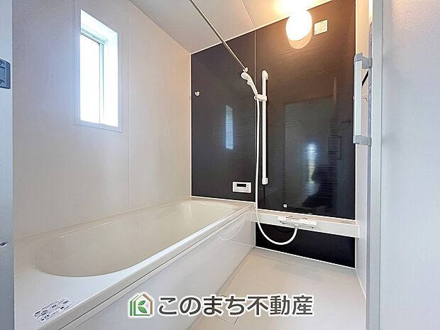 【風呂】雨の日の洗濯も安心♪換気乾燥暖房機を完備した1坪サイズのシステムバスです!