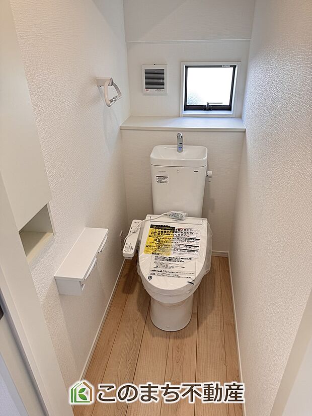 【トイレ】同社施工物件写真。※建具やフローリング、その他仕様が異なる場合がございます。
