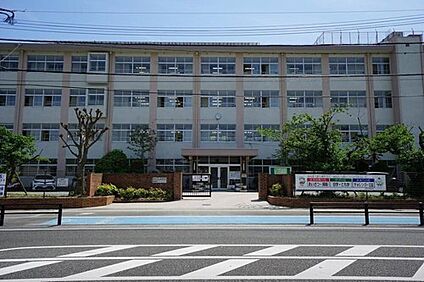 福岡市立原中学校 824m