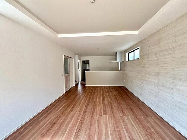 【リビング】2号棟
キッチンから会話が弾みそうなダイニングです。お友達や親せきをお招きするのも楽しみになりますね^^