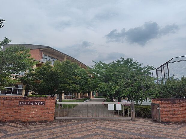 韮崎市立韮崎小学校