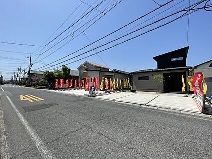 前面道路が広く切り返しもスムーズです。