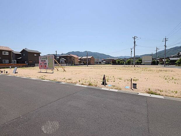 【現地土地写真】敦賀でのんびり暮らすなら。穏やかな雰囲気の住宅街です。