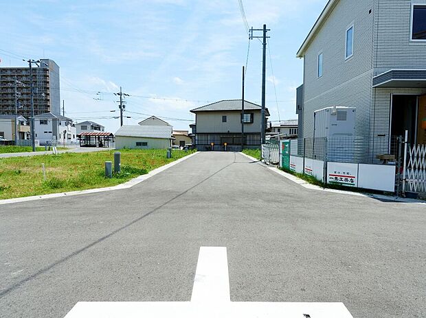 【前面道路含む現地土地写真】区画6~9前面道路。新しいコミュニティの場として輪が広がりご家族付き合いが楽しくなります!