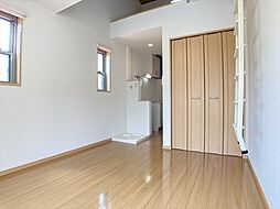 フォレスト相原 104 1階ワンルームのリビング/ダイニング