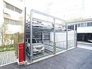 敷地内に駐車場がありますが、まず空き確認してください。