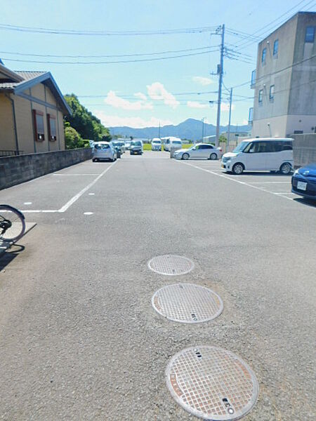 画像16:駐車場