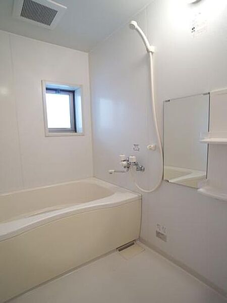 画像10:「浴室」24時間換気システムを導入♪ミラーキャビネットのある浴室です☆