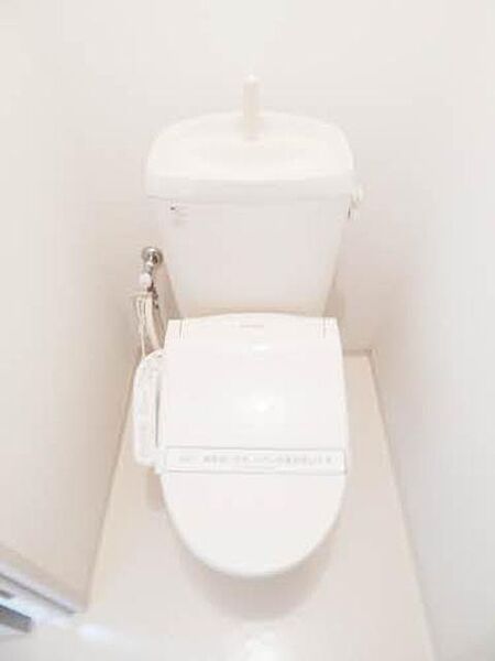 画像12:トイレを快適に使用できます！温水洗浄便座♪