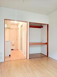 カトルセゾン明大前 1階1Kのリビング/ダイニング