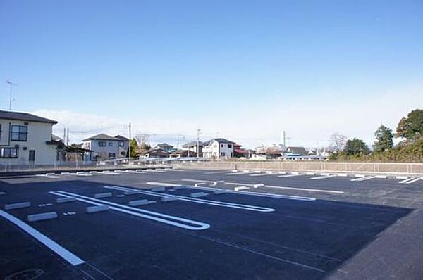 画像6:【駐車場】建物と駐車場スペースが分離されいて、ゆとりある駐車計画になっています。