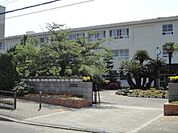 貝塚市立第一中学校 973m