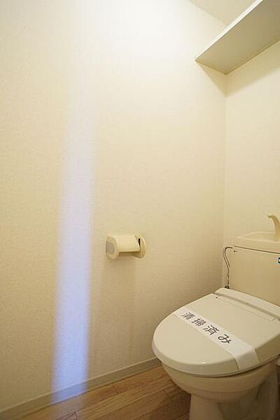 画像12:【トイレ】衛生的でいつも気持ちよく使える洗浄機能付トイレを装備♪