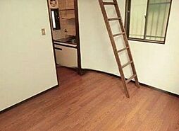 MTハウス A棟 1階ワンルームのリビング/ダイニング