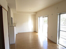 JR横浜線 十日市場駅 バス8分 霧が丘西下車 徒歩3分の賃貸マンション 1階3LDKのリビング/ダイニング