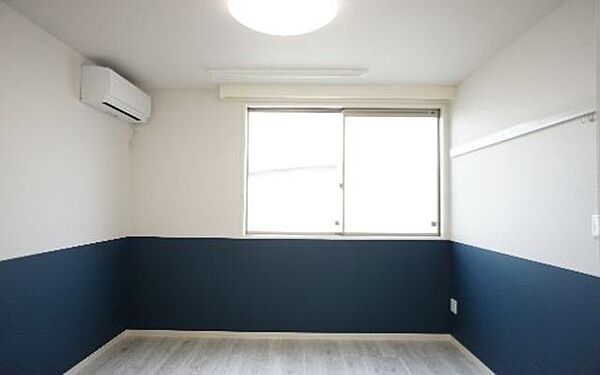 画像11:■北洋室■北向きで寝室におすすめな洋室もＬＥＤ照明・エアコン付きで快適な空間に。天井には室内物干も付いております。