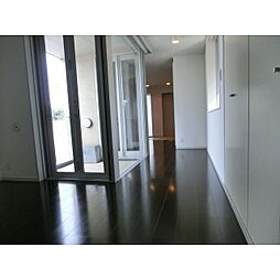 カーサ・ポルトーネ 3階ワンルームのリビング/ダイニング