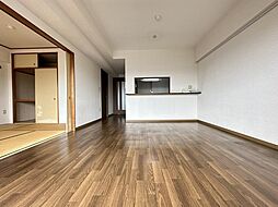 JR相模線 上溝駅 徒歩17分の賃貸マンション 4階3LDKのリビング/ダイニング