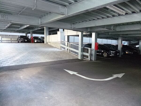 画像20:敷地内の駐車場もございます