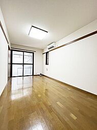 メゾン・ド・沙羅 1階ワンルームのリビング/ダイニング