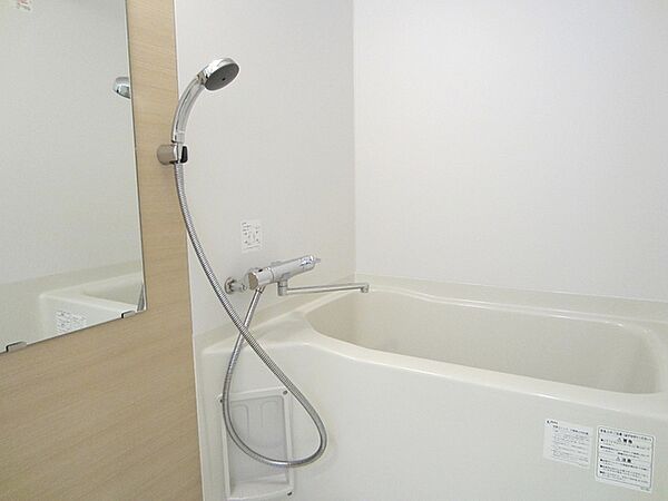 画像5:浴室乾燥付きのお風呂です