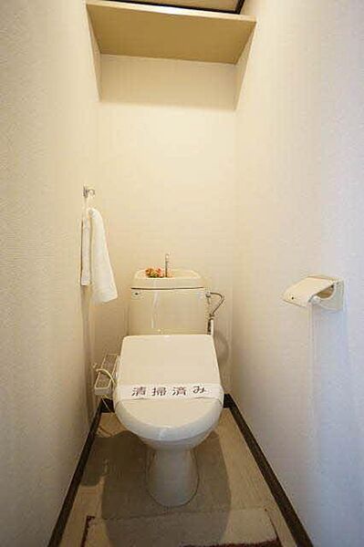 画像14:洗浄便座付きトイレ。上部には棚も有り便利です！