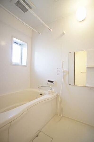 画像15:追い焚き機能付きの浴室ですので、一年中快適に入浴出来ます
