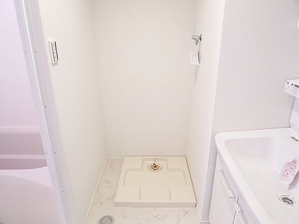 画像9:脱衣スペースに洗濯置き場はこちらです。