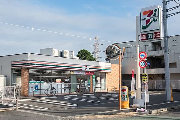 画像18:セブンイレブン百草園駅北口店 579m