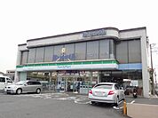 ファミリーマート 300m