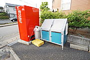 ゴミステーション敷地内です
