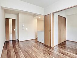 京王井の頭線 井の頭公園駅 徒歩7分の賃貸マンション 1階1SLDKのリビング/ダイニング