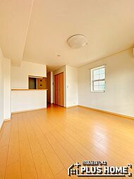 パインヒル 101 1階ワンルームのリビング/ダイニング