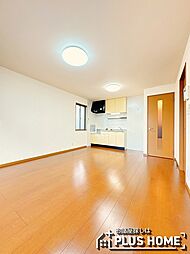 パインズコート 203 2階2DKのリビング/ダイニング