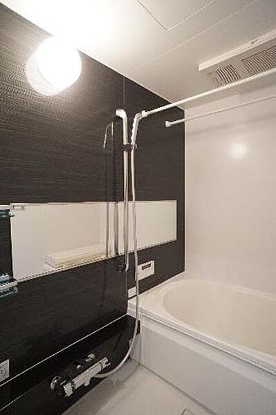 画像17:浴室。雨の日も利用できる浴室暖房乾燥機付きです。