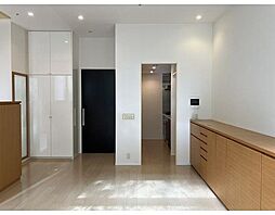 マスタービュー レジデンス 地下1階1Kのリビング/ダイニング