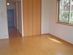 ドルフ国立 1階1Kのリビング/ダイニング