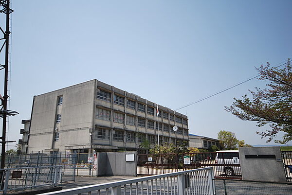 画像6:枚方市立渚西中学校 541m