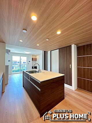 COMUTERRACE_内装_0