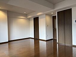 東京メトロ千代田線 乃木坂駅 徒歩3分の賃貸マンション 4階2LDKのリビング/ダイニング