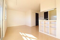 ソレアード　B棟 2階1LDKのリビング/ダイニング